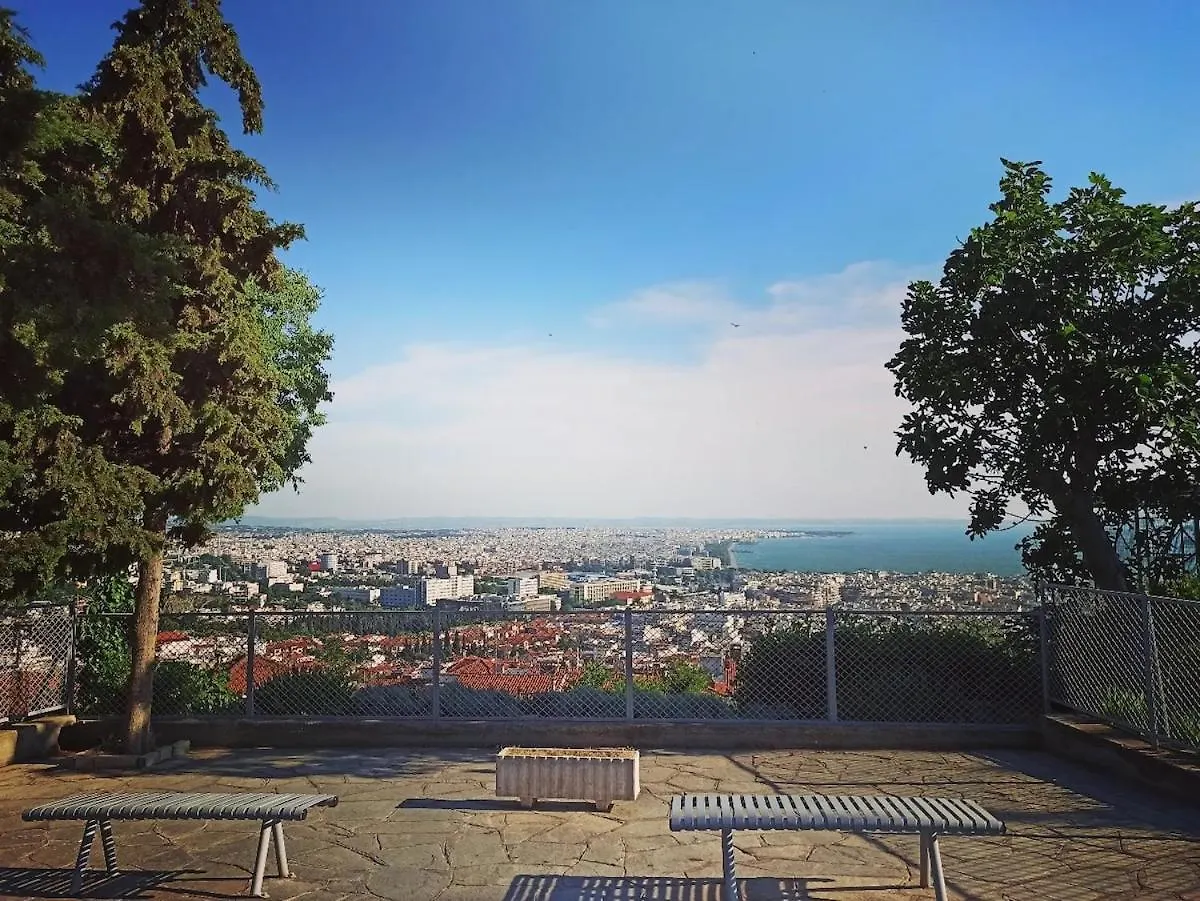 아파트 New Studio With Backyard 테살로니키