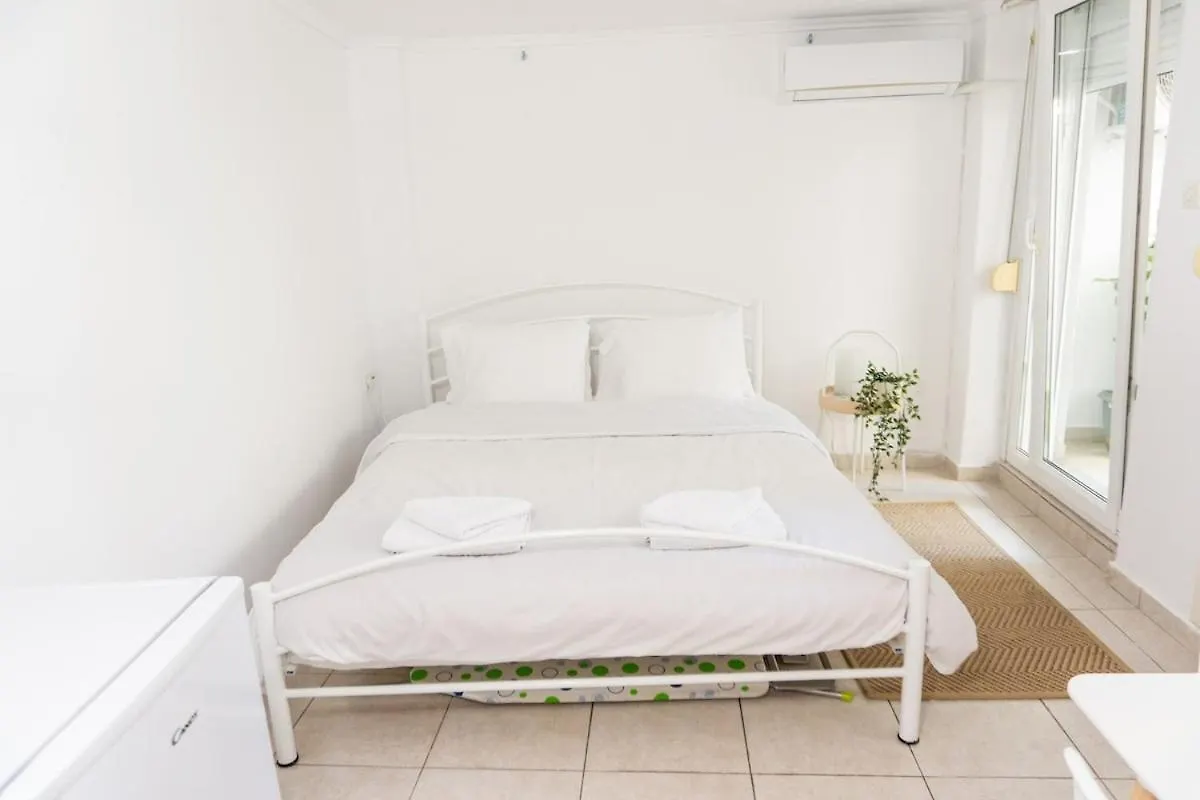 Apartment New Studio With Backyard Thessaloniki Greece