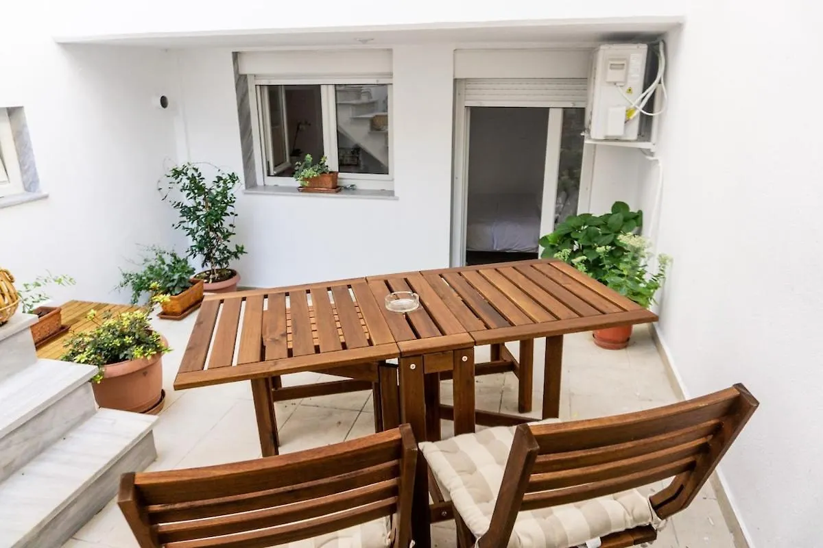 New Studio With Backyard 테살로니키