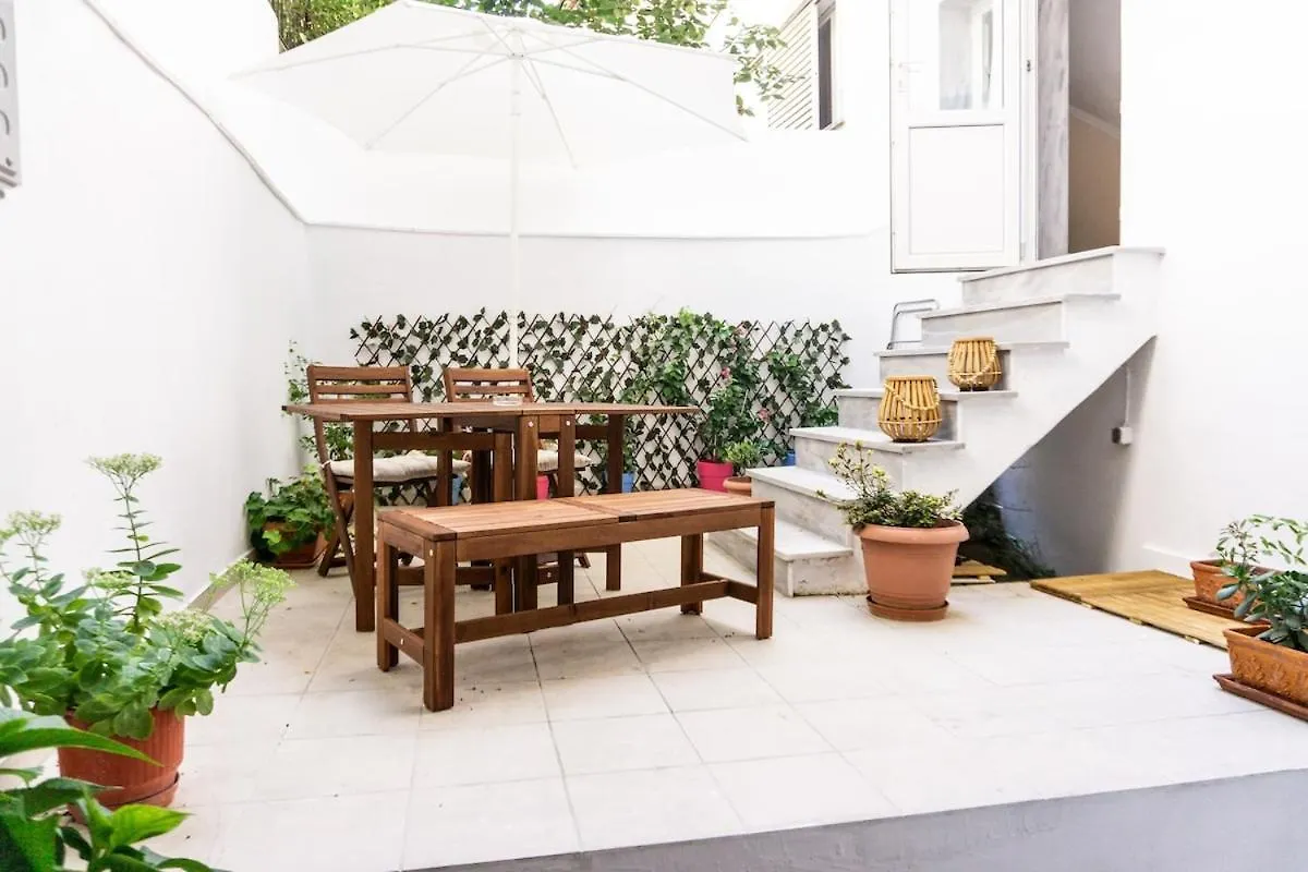 New Studio With Backyard 테살로니키 0*,