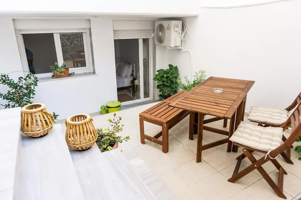 New Studio With Backyard Thessaloniki Apartment
